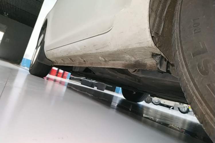 Used CHANGAN NEVO Lumin 2022 155 km – Refreshingly Sweet Edition Left Side Sill