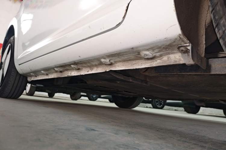 Used CHANGAN NEVO Lumin 2022 155 km – Refreshingly Sweet Edition Left Side Sill