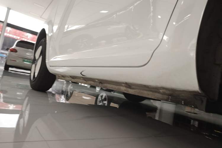 Used CHANGAN NEVO Lumin 2022 155 km – Refreshingly Sweet Edition Left Side Sill