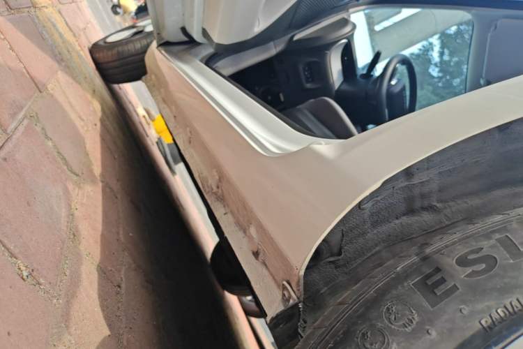 Used CHANGAN NEVO Lumin 2022 155 km – Refreshingly Sweet Edition Left Side Sill