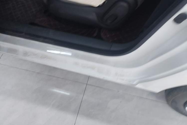 Used CHANGAN NEVO Lumin 2022 155 km – Refreshingly Sweet Edition Left Side Sill
