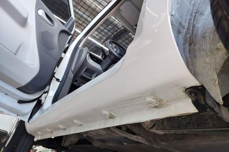 Used CHANGAN NEVO Lumin 2022 155 km – Refreshingly Sweet Edition Left Side Sill