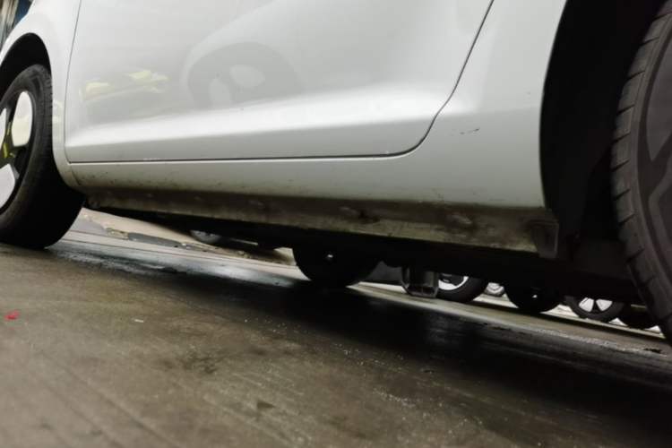 Used CHANGAN NEVO Lumin 2022 155 km – Refreshingly Sweet Edition Left Side Sill