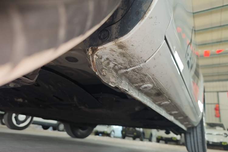 Used CHANGAN NEVO Lumin 2022 155 km – Refreshingly Sweet Edition Left Side Sill