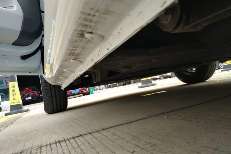 Used CHANGAN NEVO Lumin 2022 155 km – Refreshingly Sweet Edition Left Side Sill