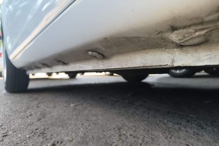 Used CHANGAN NEVO Lumin 2022 155 km – Refreshingly Sweet Edition Left Side Sill