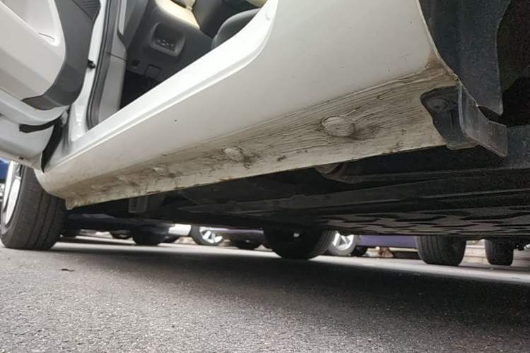 Used CHANGAN NEVO Lumin 2022 155 km – Refreshingly Sweet Edition Left Side Sill