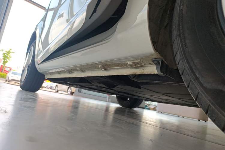 Used CHANGAN NEVO Lumin 2022 155 km – Refreshingly Sweet Edition Left Side Sill