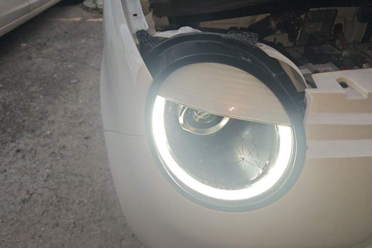 Used CHANGAN NEVO Lumin 2022 155 km – Refreshingly Sweet Edition Right Front Headlight