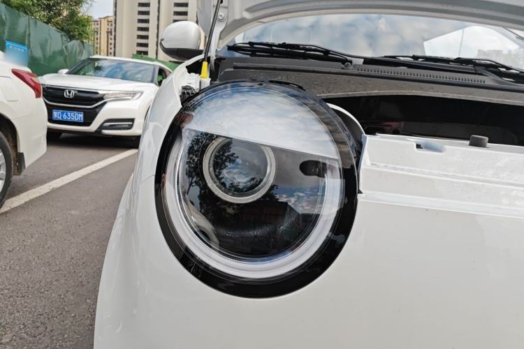 Used CHANGAN NEVO Lumin 2022 155 km – Refreshingly Sweet Edition Right Front Headlight