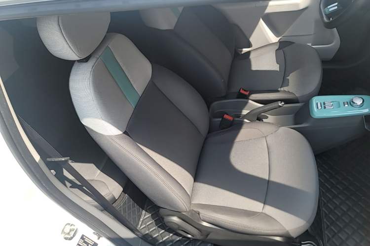 Used CHANGAN NEVO Lumin 2022 155 km – Refreshingly Sweet Edition Right Front Seat