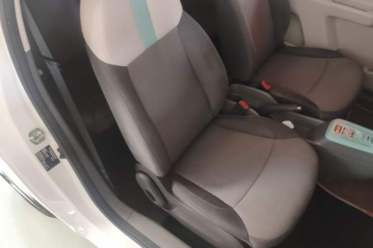Used CHANGAN NEVO Lumin 2022 155 km – Refreshingly Sweet Edition Right Front Seat