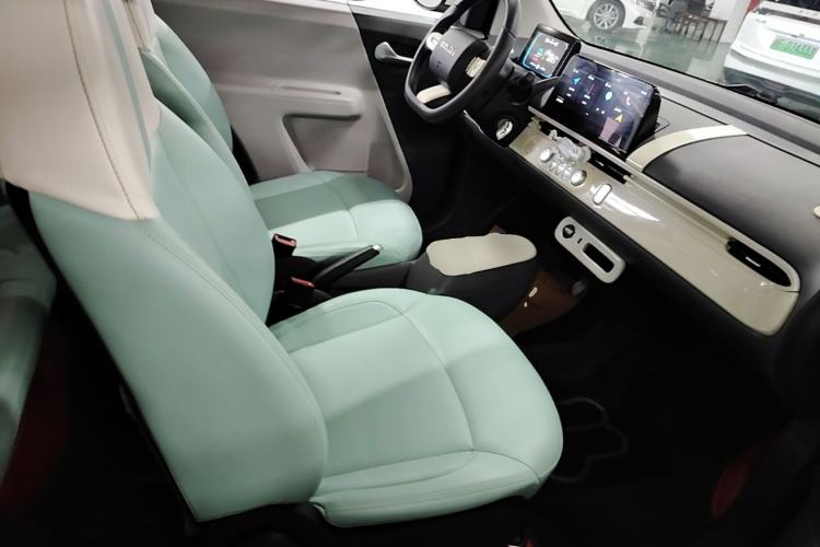 Used CHANGAN NEVO Lumin 2022 155 km – Refreshingly Sweet Edition Right Front Seat
