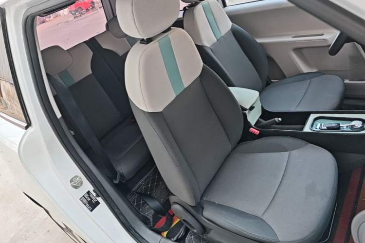 Used CHANGAN NEVO Lumin 2022 155 km – Refreshingly Sweet Edition Right Front Seat