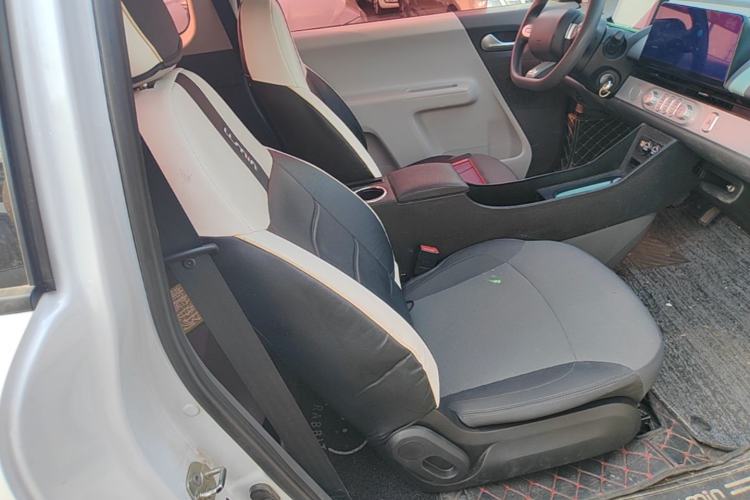 Used CHANGAN NEVO Lumin 2022 155 km – Refreshingly Sweet Edition Right Front Seat