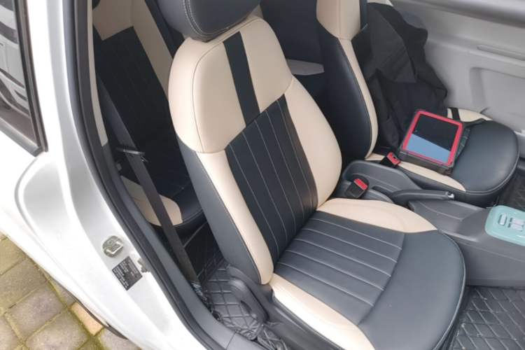 Used CHANGAN NEVO Lumin 2022 155 km – Refreshingly Sweet Edition Right Front Seat