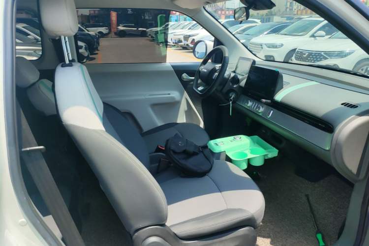Used CHANGAN NEVO Lumin 2022 155 km – Refreshingly Sweet Edition Right Front Seat