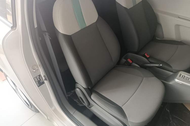 Used CHANGAN NEVO Lumin 2022 155 km – Refreshingly Sweet Edition Right Front Seat
