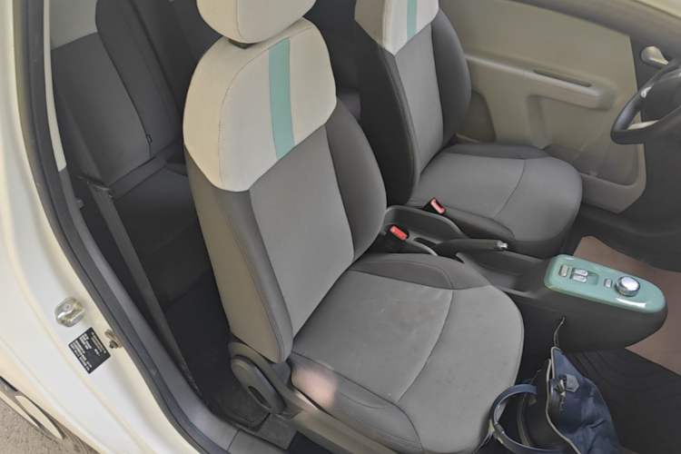 Used CHANGAN NEVO Lumin 2022 155 km – Refreshingly Sweet Edition Right Front Seat