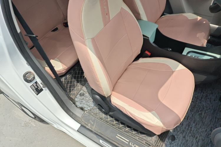 Used CHANGAN NEVO Lumin 2022 155 km – Refreshingly Sweet Edition Right Front Seat
