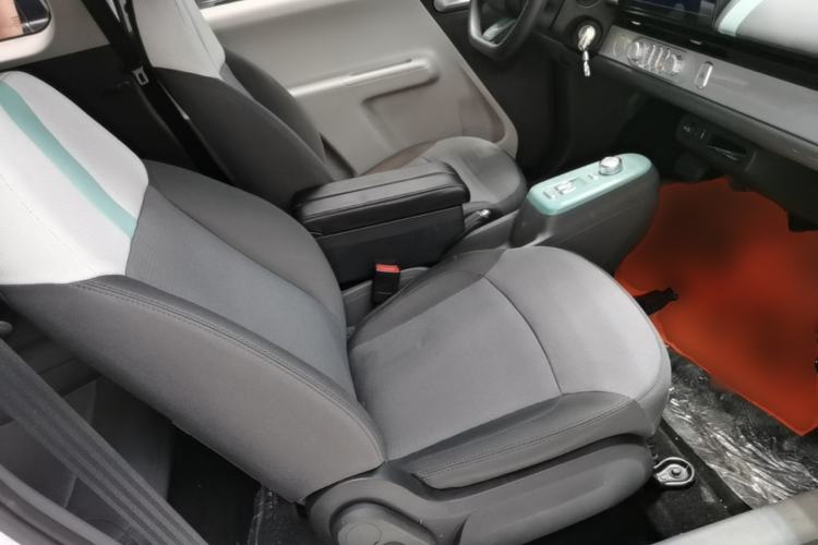 Used CHANGAN NEVO Lumin 2022 155 km – Refreshingly Sweet Edition Right Front Seat