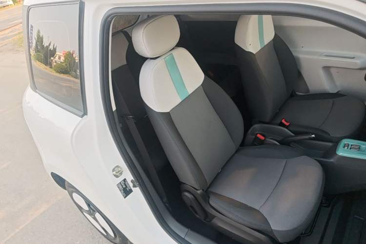 Used CHANGAN NEVO Lumin 2022 155 km – Refreshingly Sweet Edition Right Front Seat