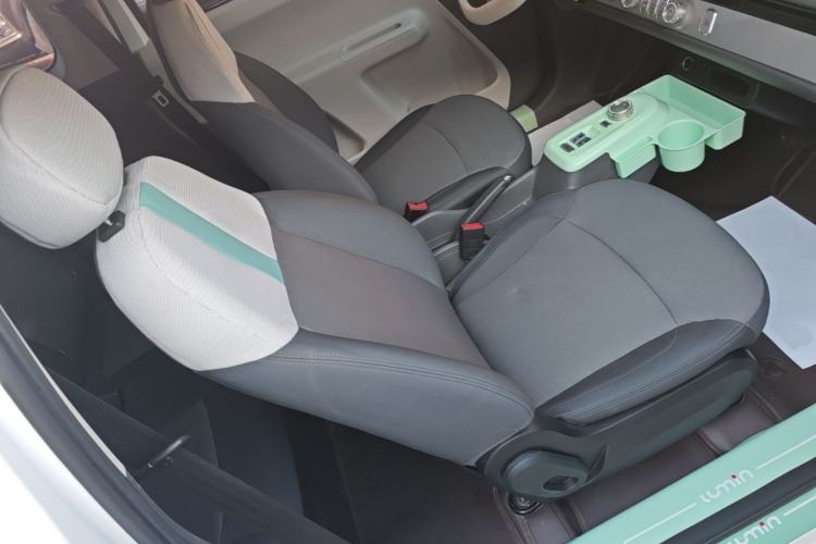 Used CHANGAN NEVO Lumin 2022 155 km – Refreshingly Sweet Edition Right Front Seat