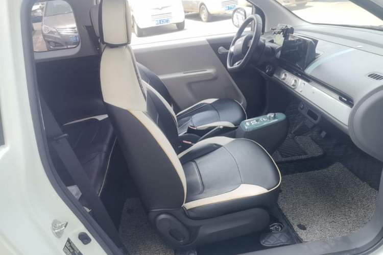 Used CHANGAN NEVO Lumin 2022 155 km – Refreshingly Sweet Edition Right Front Seat