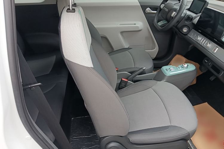 Used CHANGAN NEVO Lumin 2022 155 km – Refreshingly Sweet Edition Right Front Seat