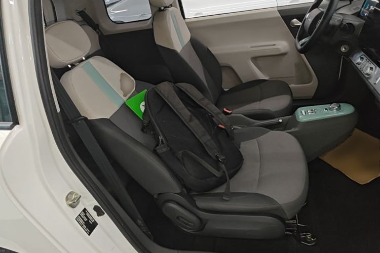 Used CHANGAN NEVO Lumin 2022 155 km – Refreshingly Sweet Edition Right Front Seat