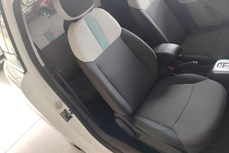 Used CHANGAN NEVO Lumin 2022 155 km – Refreshingly Sweet Edition Right Front Seat
