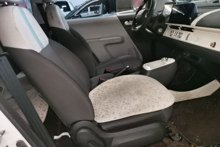 Used CHANGAN NEVO Lumin 2022 155 km – Refreshingly Sweet Edition Right Front Seat