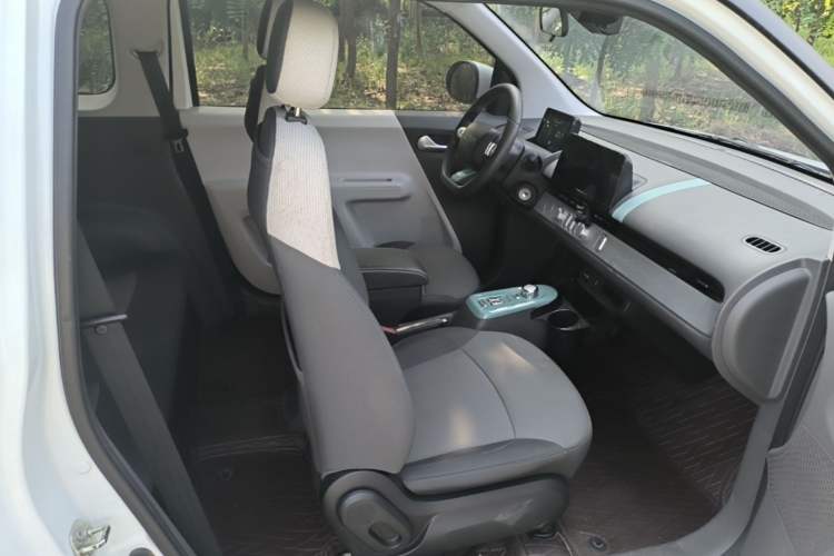 Used CHANGAN NEVO Lumin 2022 155 km – Refreshingly Sweet Edition Right Front Seat