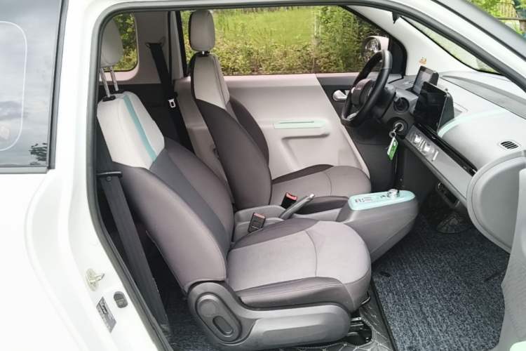 Used CHANGAN NEVO Lumin 2022 155 km – Refreshingly Sweet Edition Right Front Seat