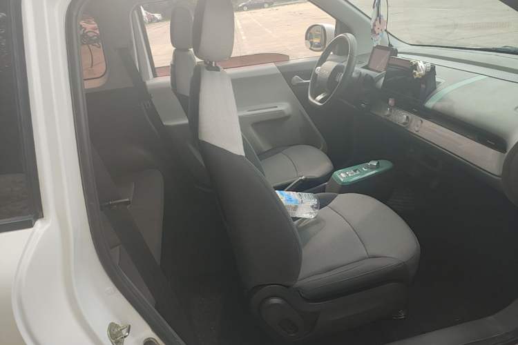 Used CHANGAN NEVO Lumin 2022 155 km – Refreshingly Sweet Edition Right Front Seat