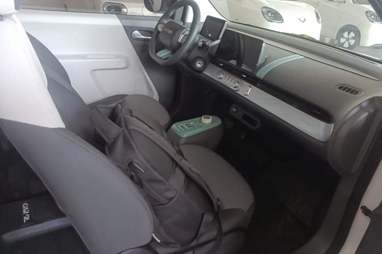 Used CHANGAN NEVO Lumin 2022 155 km – Refreshingly Sweet Edition Right Front Seat
