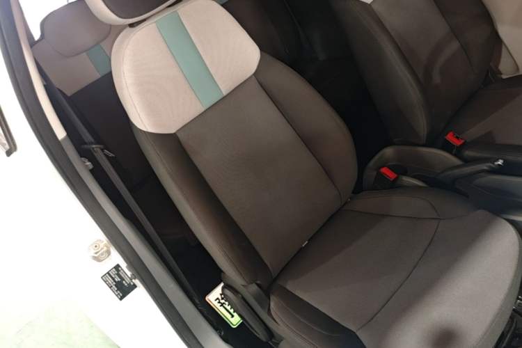 Used CHANGAN NEVO Lumin 2022 155 km – Refreshingly Sweet Edition Right Front Seat