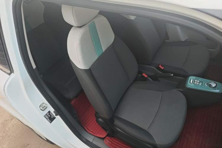 Used CHANGAN NEVO Lumin 2022 155 km – Refreshingly Sweet Edition Right Front Seat