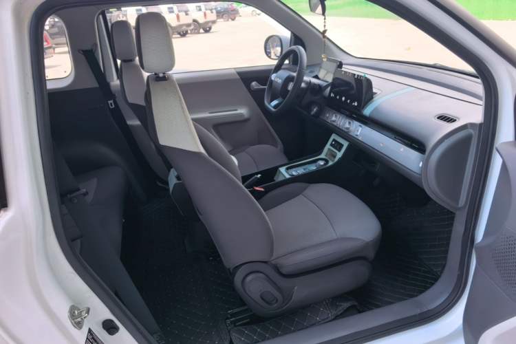 Used CHANGAN NEVO Lumin 2022 155 km – Refreshingly Sweet Edition Right Front Seat