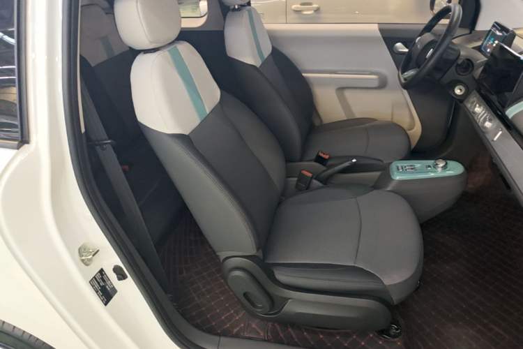 Used CHANGAN NEVO Lumin 2022 155 km – Refreshingly Sweet Edition Right Front Seat
