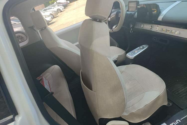 Used CHANGAN NEVO Lumin 2022 155 km – Refreshingly Sweet Edition Right Front Seat