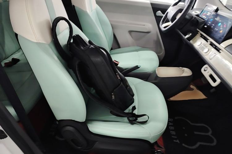 Used CHANGAN NEVO Lumin 2022 155 km – Refreshingly Sweet Edition Right Front Seat