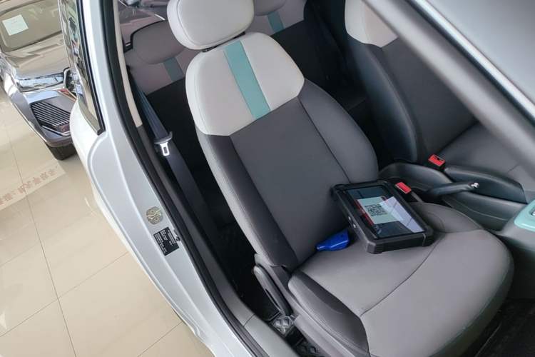 Used CHANGAN NEVO Lumin 2022 155 km – Refreshingly Sweet Edition Right Front Seat
