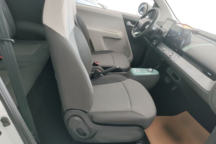 Used CHANGAN NEVO Lumin 2022 155 km – Refreshingly Sweet Edition Right Front Seat