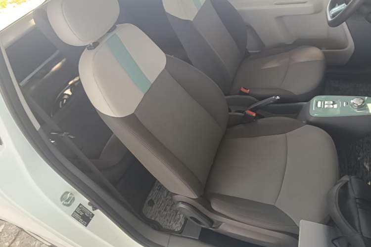 Used CHANGAN NEVO Lumin 2022 155 km – Refreshingly Sweet Edition Right Front Seat