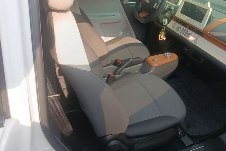 Used CHANGAN NEVO Lumin 2022 155 km – Refreshingly Sweet Edition Right Front Seat