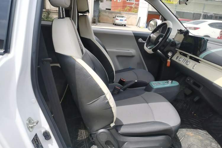 Used CHANGAN NEVO Lumin 2022 155 km – Refreshingly Sweet Edition Right Front Seat