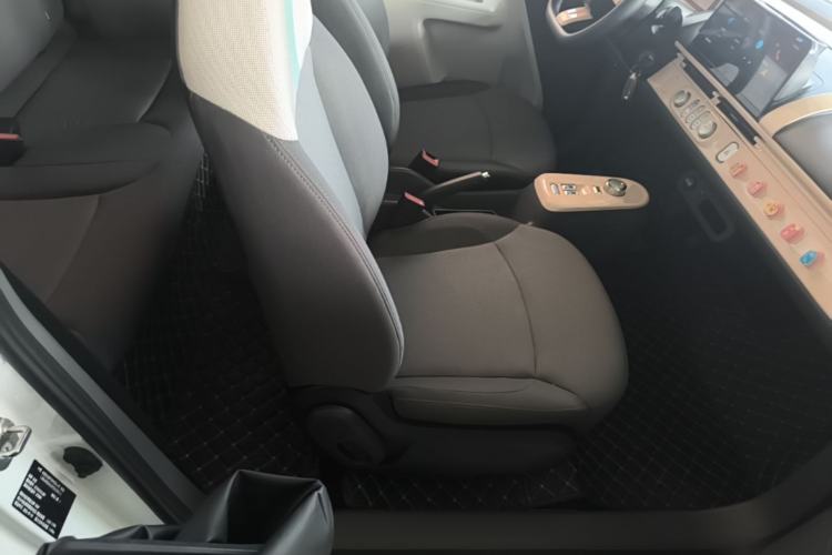 Used CHANGAN NEVO Lumin 2022 155 km – Refreshingly Sweet Edition Right Front Seat