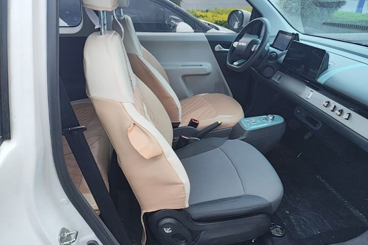 Used CHANGAN NEVO Lumin 2022 155 km – Refreshingly Sweet Edition Right Front Seat