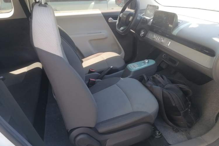Used CHANGAN NEVO Lumin 2022 155 km – Refreshingly Sweet Edition Right Front Seat